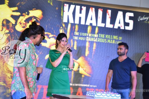 Toshi Sabri, Zarine Khan and Sachin Joshi at Song Launch of Veerappan 'Khallas'