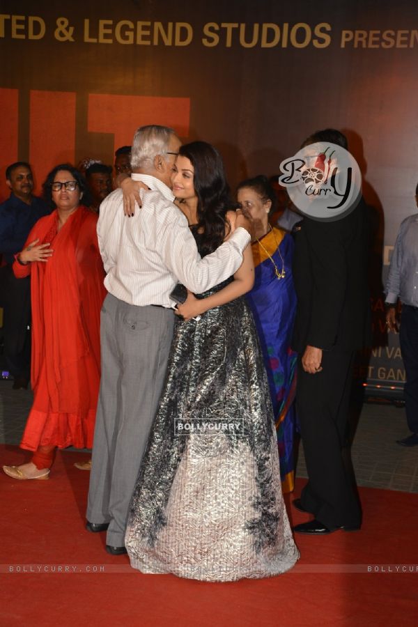 Aishwarya Rai Bachchan and Amitabh Bachchan at Special Premiere of 'Sarabjit'