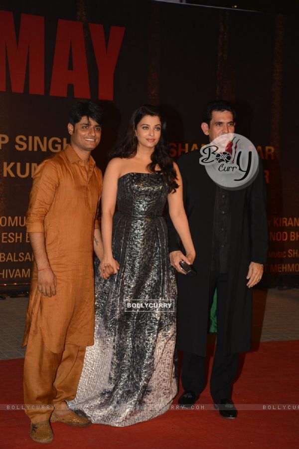 Aishwarya Rai Bachchan with Omung Kumar at Special Premiere of 'Sarabjit'