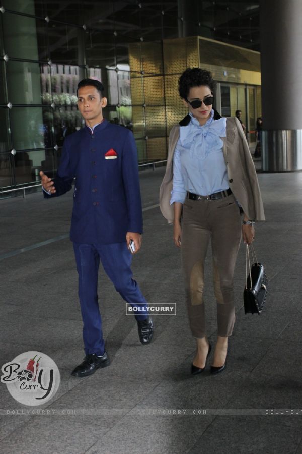 Kangana Ranaut Snapped at Airport
