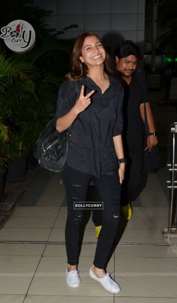 Anushka Sharma Snapped at Airport