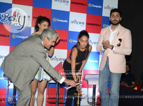 Lisa Haydon, Jacqueline Fernandes and Abhishek Bachchan Promote 'Housefull 3' in Delhi (406915)