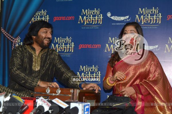 Roop Kumar Rathod Sings for his wife Sonali at Mehfil Radio Mirchi