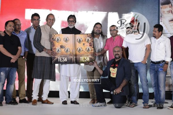 Vishal Dadlani,Amitabh Bachchan, Clinton Cerejo and Ribhu Dasgupta at Song Launch of 'TE3N'