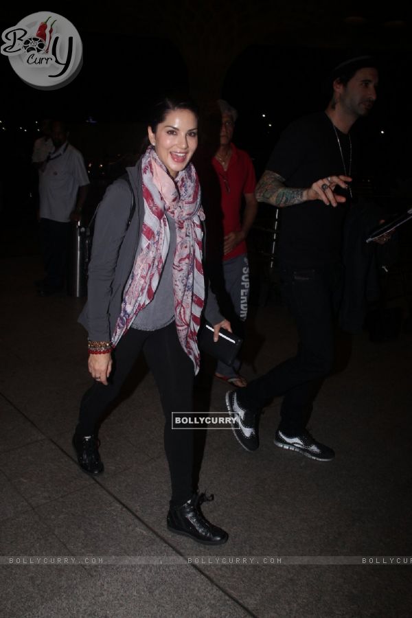 Sunny Leone Snapped at Airport