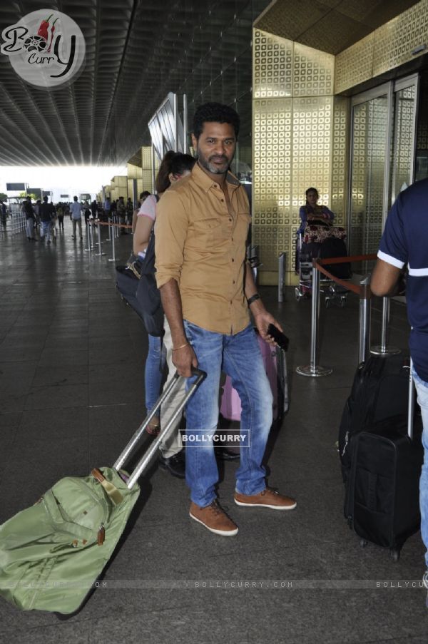 Prabhu Dheva Snapped at Airport !