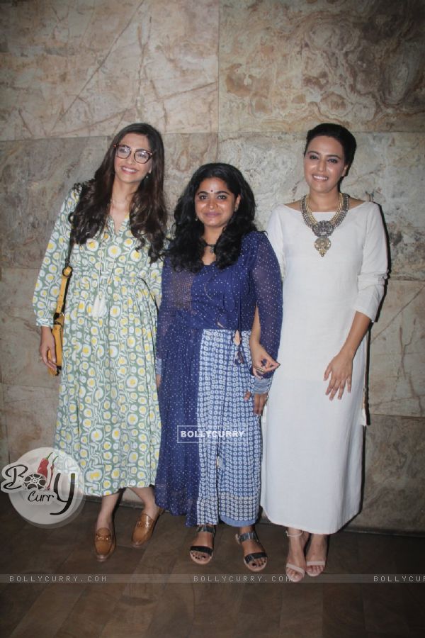 Sonam Kapoor, Ashwini Iyer Tiwari & Swara Bhaskar at Screening of 'Nil Battey Sannata' (407849)