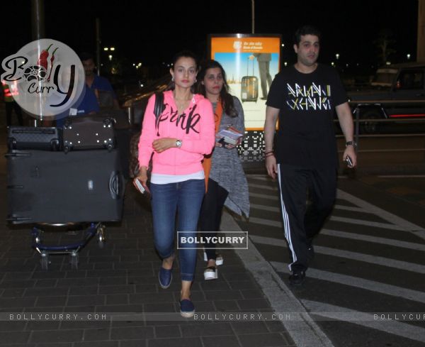 Airport Check In and Check Outs: Ameesha Patel