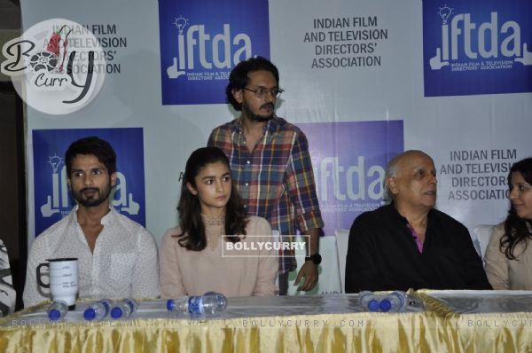 Shahid Kapoor, Alia Bhatt, Vishesh & Mahesh Bhatt at Press Meet of IFTDA for Udta Punjab Controversy (408120)