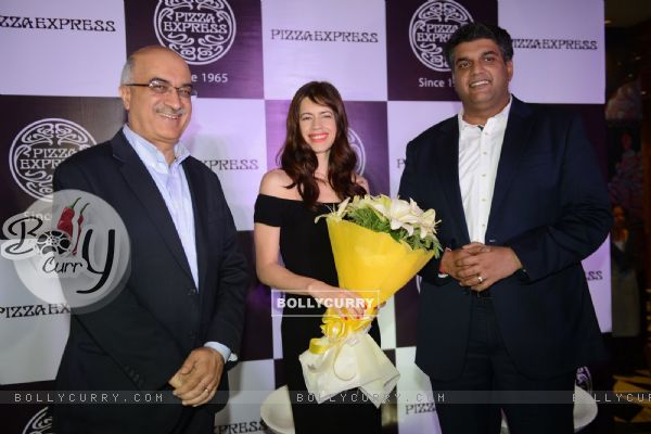 Its Pizza time for Kalki Koechlin: launches Pizza Express in Delhi