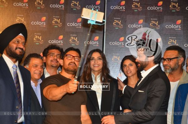 Aamir Khan at takes a selfie at Launch of '24 Season 2'