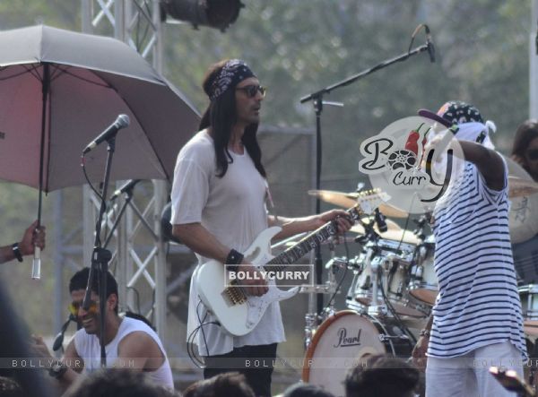 Arjun Rampal and Farhan Akhtar Shoots for Live Performance Scene of Rock on 2! (408261)