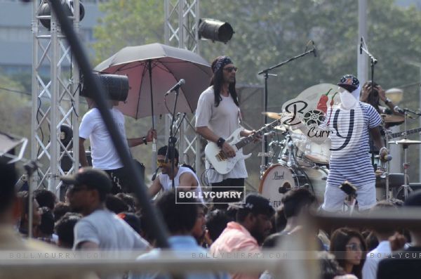 Arjun Rampal and Farhan Akhtar Shoots for Live Performance Scene of Rock on 2! (408262)
