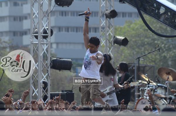 Farhan Akhtar Shoots for Live Performance Scene of Rock on 2! (408270)
