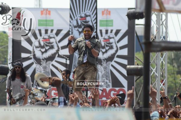 Purab Kohli, Arjun Rampal & Frahan Akhtar Shoots for Live Performance Scene of Rock on 2! (408278)