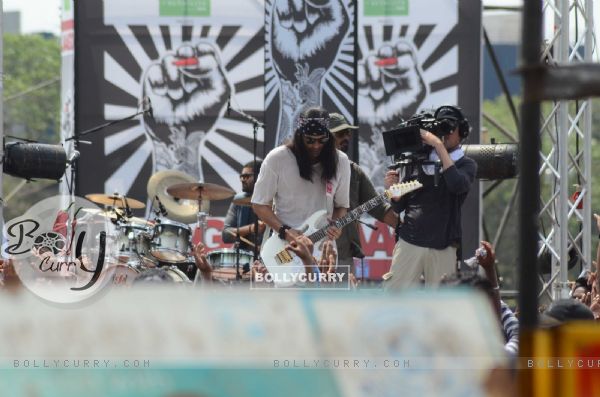 Purab Kohli & Arjun Rampal Shoots for Live Performance Scene of Rock on 2!