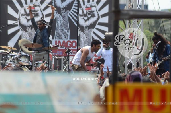 Farhan Akhtar, Purab Kohli & Arjun Rampal Shoots for Live Performance Scene of Rock on 2! (408283)