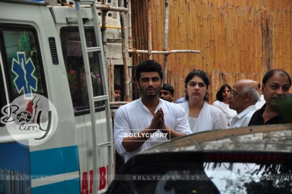 Arjun Kapoor and Anshula Kapoor at their grandmother Sattee Shourie's funeral!