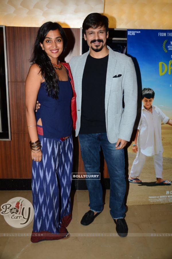 Vivek Oberoi with wife Priyanka at Special Screening of 'Dhanak'