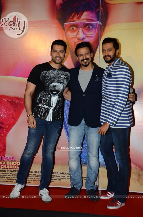 Vivek Oberoi, Riteish Deshmukh and Aftab Shivdasani at Trailer Launch of 'Great Grand Masti' (409301)