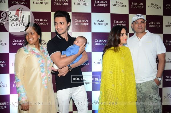 Arpita Khan Sharma, Ayush Sharma with Baby Ahila  at Baba Siddique's Iftaar Party 2016