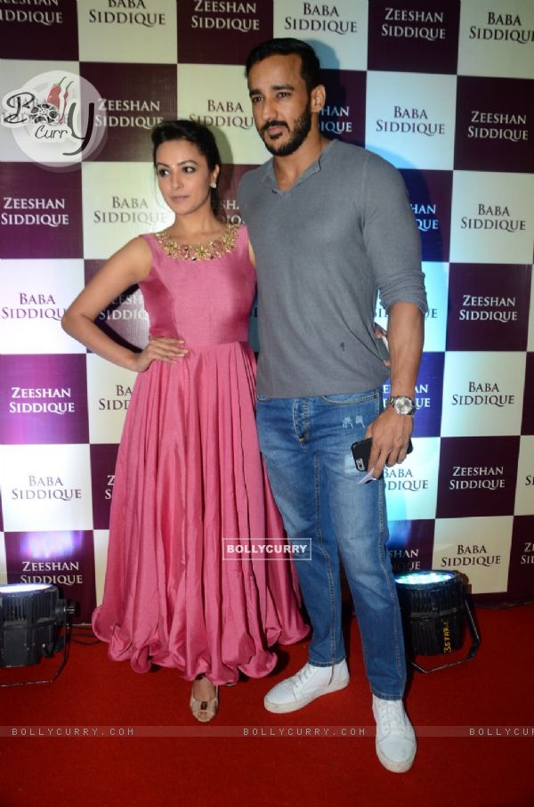 Anita Hassanandani with Husband Rohit Reddy at Baba Siddique's Iftaar Party 2016