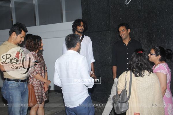 Vikramaditya Motwane & Abhishek Chaubhey Snapped Along with Members of 'Phantom' Films (409506)