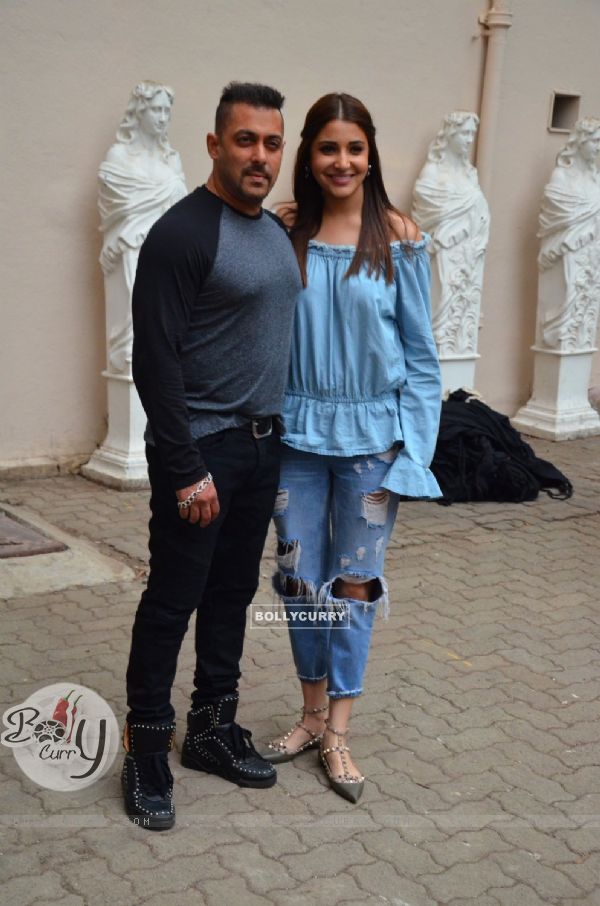 Salman Khan & Anushka Sharma Pose for 'SULTAN' Photoshoot ! (409563)