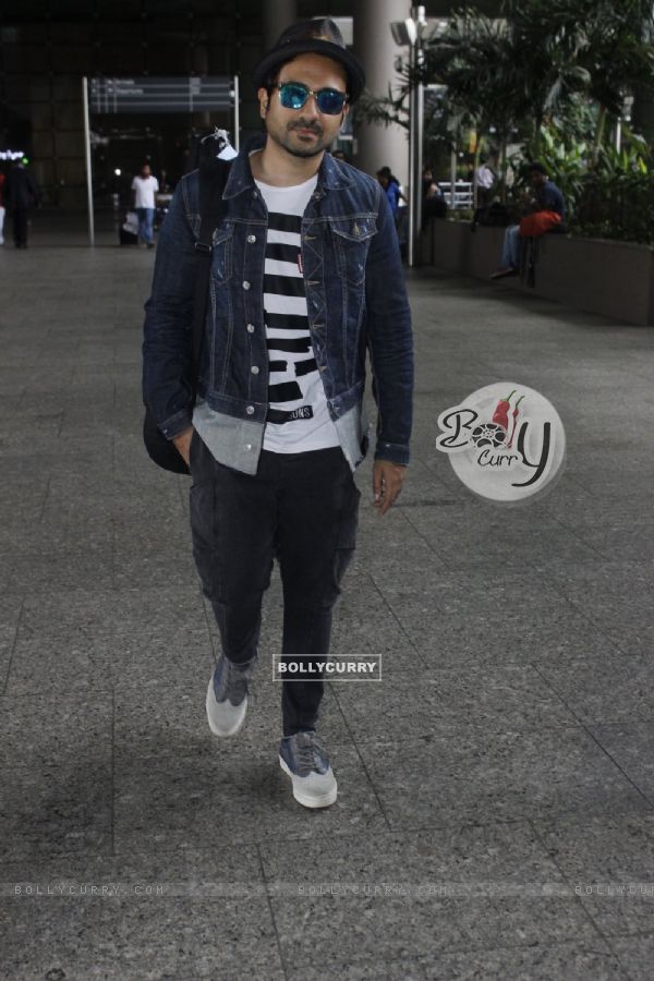 Vir Das spotted on airport