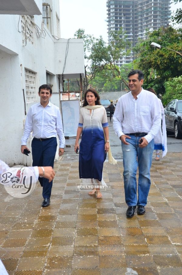 Prayer meeting of Raveena Tandon's father-in-law Kundan Thadani