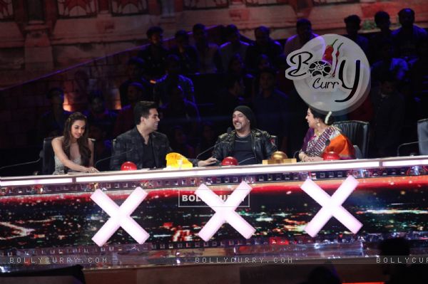 Salman Khan and Karan Johar Promotes 'Sultan' on the sets of 'India's Got Talent 7'