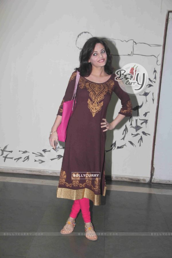 Sneha Ullal Attends Daisy Shah's Debut Play 'Begum Jaan'