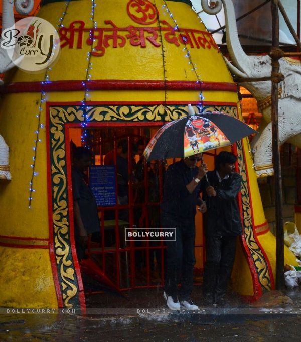 Jeetendra Snapped at 'Shani Mandir' - Juhu