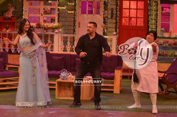 Salman khan with Rochelle Maria Rao and Kiku Sharda Promotes  'SULTAN' on 'The Kapil Sharma Show'