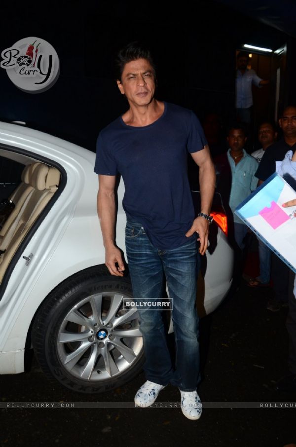 Shah Rukh Khan poses at Filmistan