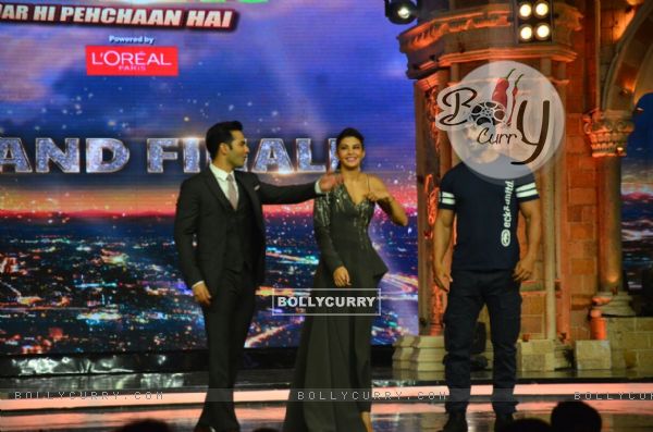 Varun Dhawan, Jacqueline Fernandes and John Abraham Promotes 'Dishoom' on India's Got Talent (411319)