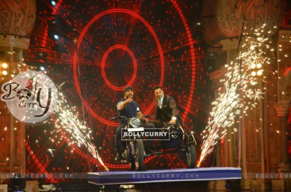 Varun Dhawan and John Abraham Promotes 'Dishoom' on India's Got Talent (411327)