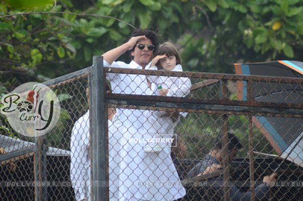 Shah Rukh Khan and AbRam Khan saluting on EID 2016 meet!