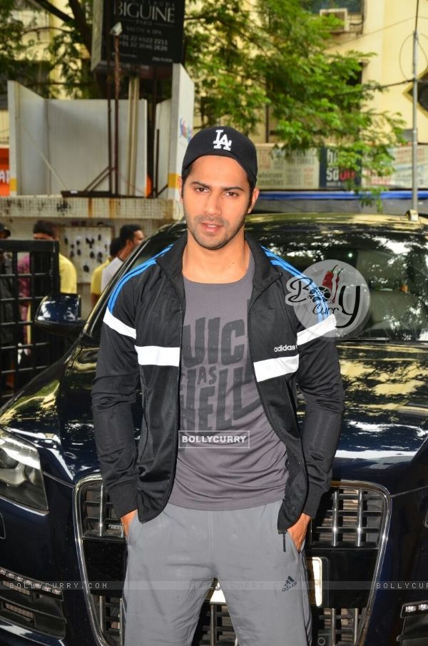 Workout Session with Varun Dhawan and John Abraham! (411623)