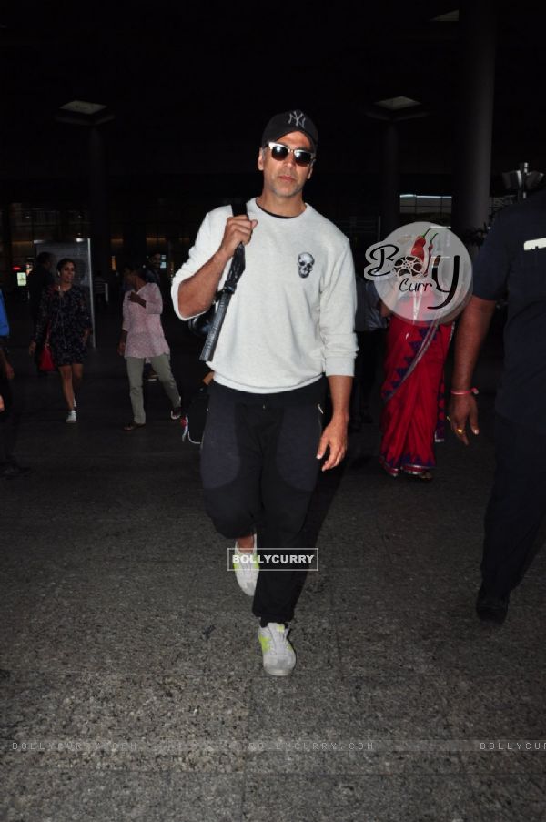 Airport Scenes: Akshay Kumar back from his holiday