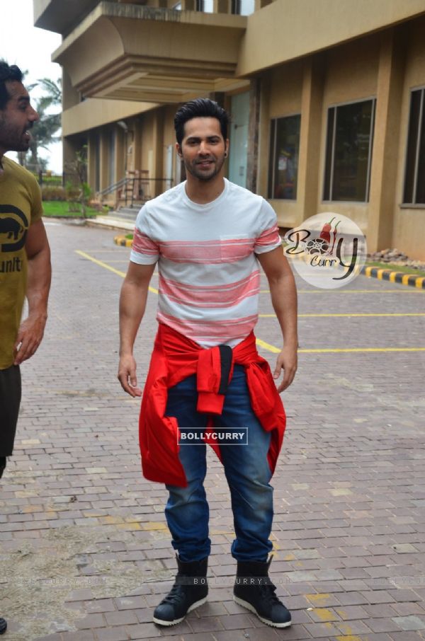 Young and Handsome Varun Dhawan Promotes 'Dishoom' (411688)