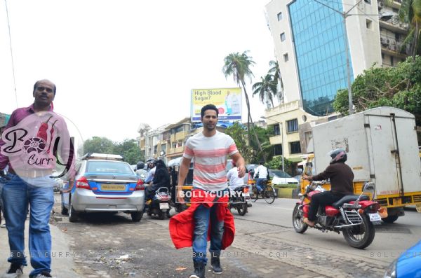 Varun Dhawan's on streets for Promotion of 'Dishoom'