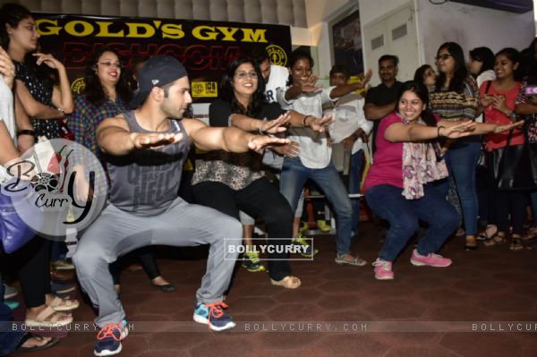 Workout Session with Varun Dhawan and John Abraham! (411716)