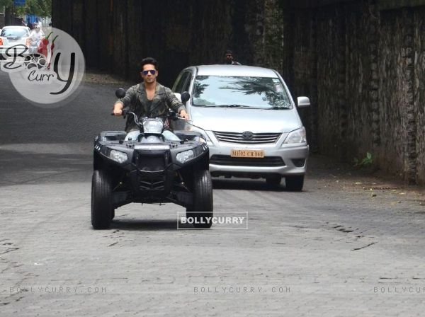 Varun Dhawan's grand entry on Quad Bike at Launch of Song 'Jaaneman Aah' from Dishoom (411777)