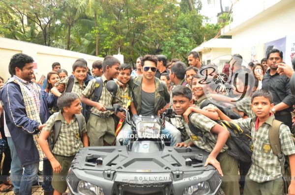 Varun Dhawan meets School kids at Launch of Song 'Jaaneman Aah' from Dishoom