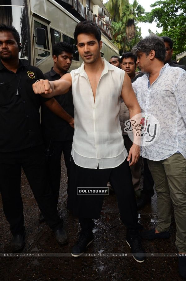 Varun Dhawan on So you think you can dance for Dishoom promotions (411871)