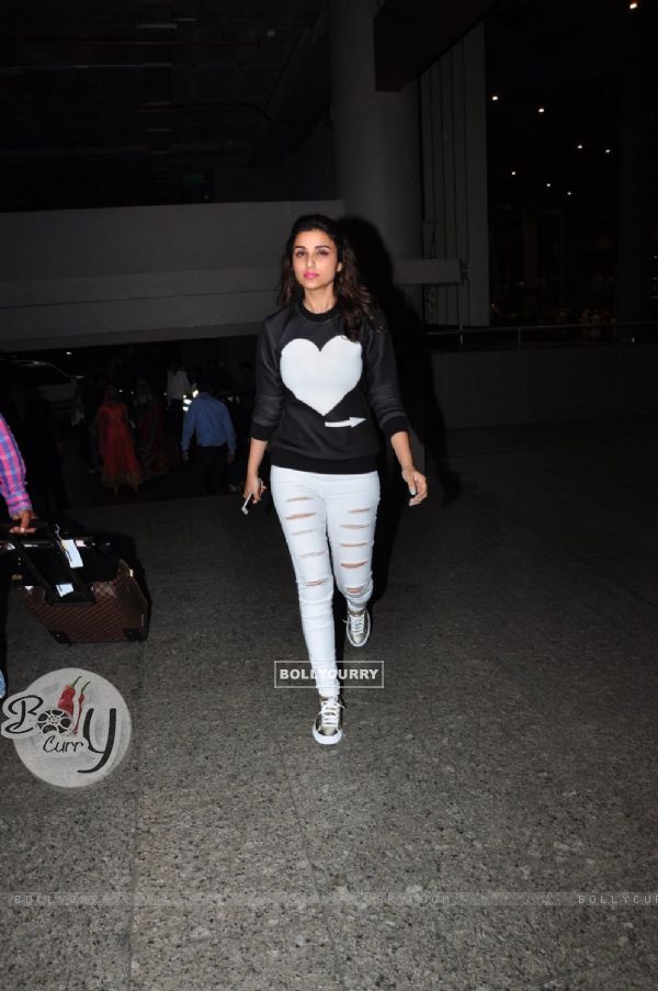 Parineeti Chopra spotted on airport!