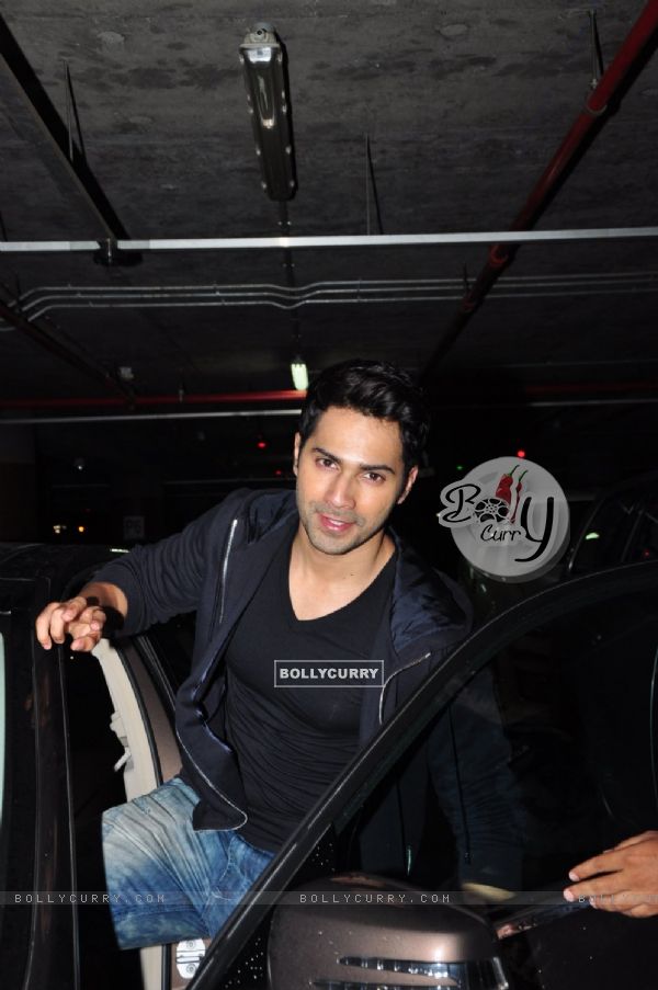 Varun Dhawan spotted on airport!