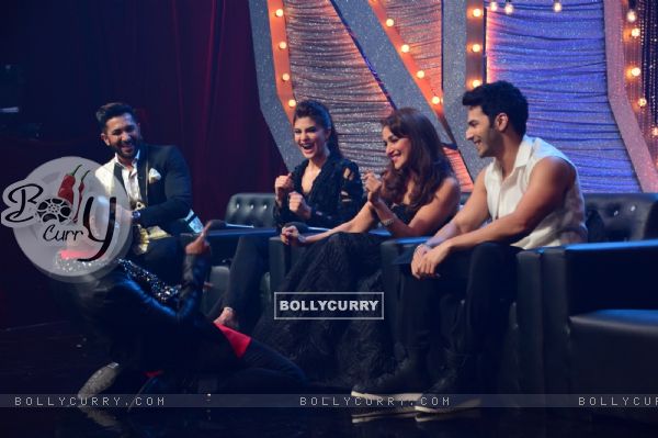 Varun , Jacqueline , Terence, Bosco and Madhuri promotes Dishoom on So you think you can dance (412056)