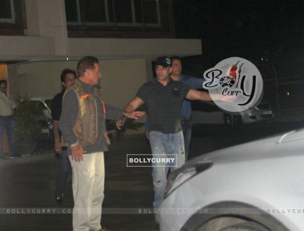 Salman Khan and Salim Khan spotted at Arpita Khan's Bash!